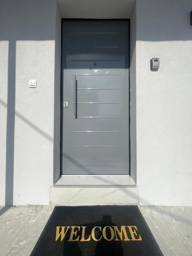 Maestrale 315° Apartments เนอา มิคานิโอนา ภายนอก รูปภาพ